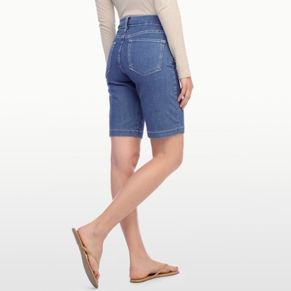DEBBY SHORT IN PREMIUM LIGHTWEIGHT DENIM 24w - Picture 2 of 2
